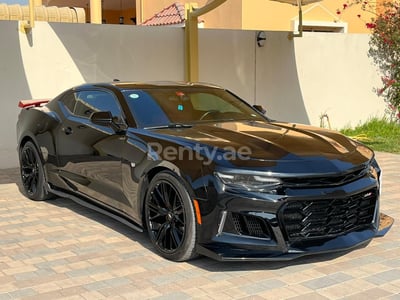 أسود Chevrolet Camaro 3.6V6 ZL1 KIT COUPE للإيجار في دبي 0