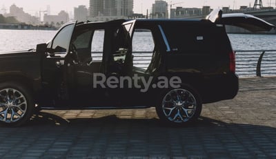 Noir Chevrolet Tahoe en location à Abu-Dhabi 1