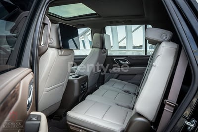 Negro Chevrolet Tahoe en alquiler en Sharjah 1