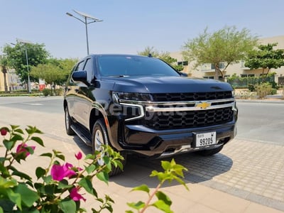 Schwarz Chevrolet Tahoe zur Miete in Abu-Dhabi 0