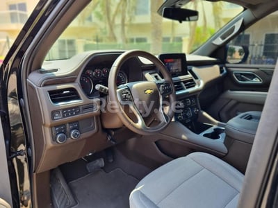 أسود Chevrolet Tahoe للإيجار في أبو ظبي 1