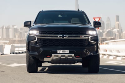 Schwarz Chevrolet Tahoe zur Miete in Abu-Dhabi 0