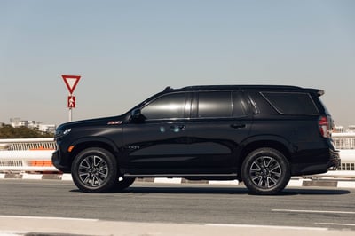 Schwarz Chevrolet Tahoe zur Miete in Abu-Dhabi 1