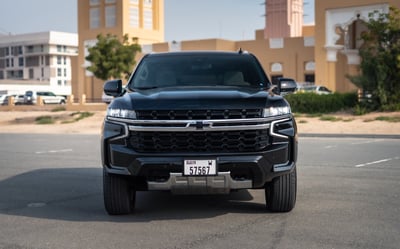 Negro Chevrolet Tahoe en alquiler en Dubai 0