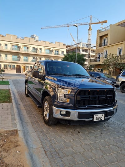 Черный Ford F150 в аренду в Дубай 1