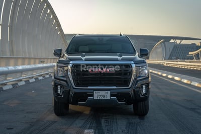 Черный GMC Yukon XL в аренду в Дубай 0