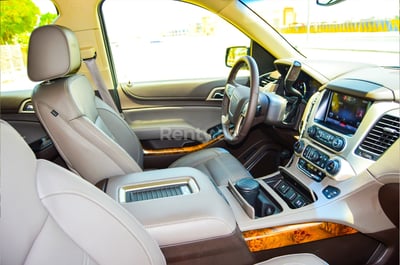 أسود GMC Yukon للإيجار في أبو ظبي 1