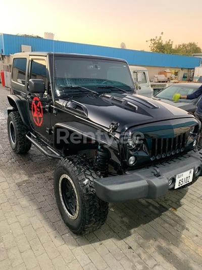 Noir Jeep Wrangler en location à Dubai 0