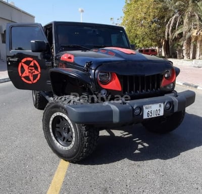 在阿布扎比租赁黑色 Jeep Wrangler 1