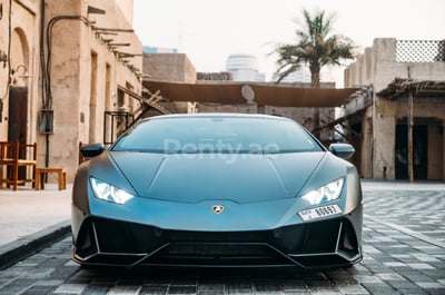 Negro Lamborghini Evo en alquiler en Abu-Dhabi 1