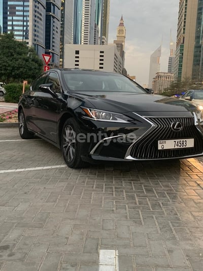 أسود Lexus ES350 للإيجار في أبو ظبي 1