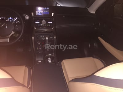 Negro Lexus NX200T en alquiler en Dubai 0