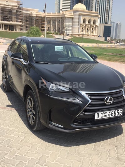 Noir Lexus NX200T en location à Dubai 1