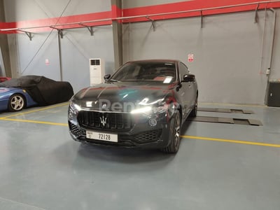 Nero Maserati Levante in affitto a Dubai 0