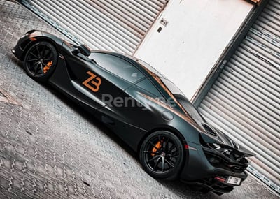 Negro McLaren 720 S en alquiler en Abu-Dhabi 0