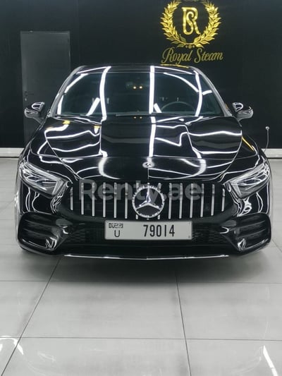 Schwarz Mercedes A Class 220 AMG zur Miete in Dubai 0