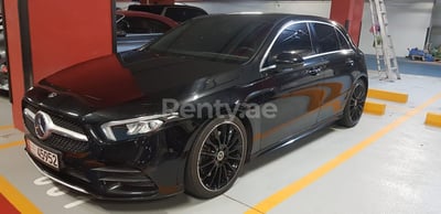 Negro Mercedes A250 Class en alquiler en Dubai 0