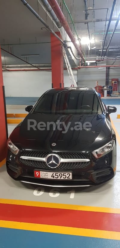 أسود Mercedes A250 Class للإيجار في الشارقة 1