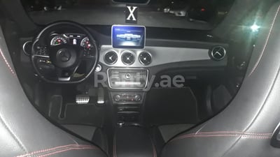 Negro Mercedes CLA 250 en alquiler en Abu-Dhabi 0