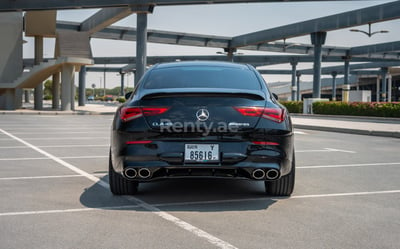 Negro Mercedes CLA250 with 45AMG Kit en alquiler en Abu-Dhabi 1