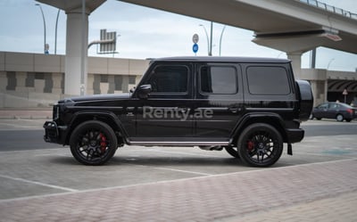 Negro Mercedes G63 AMG en alquiler en Abu-Dhabi 1