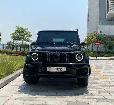 Черный Mercedes G63 AMG, 2022, Double Night Package в аренду в Абу-Даби 1