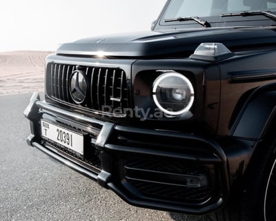 Черный Mercedes G63 AMG Black Edition в аренду в Абу-Даби 1