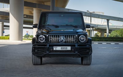 Negro Mercedes G63 AMG en alquiler en Sharjah 0