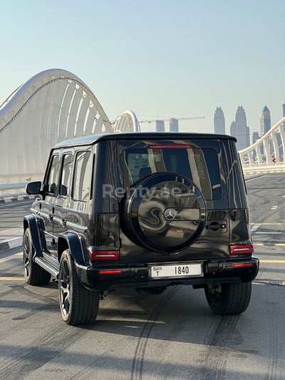 Черный Mercedes G63 AMG в аренду в Дубай 0