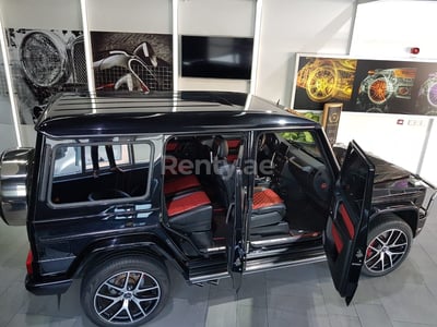 Negro Mercedes G class en alquiler en Dubai 0