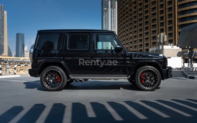 Schwarz Mercedes G63 AMG zur Miete in Sharjah 1