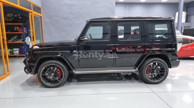 Negro Mercedes G class en alquiler en Abu-Dhabi 0