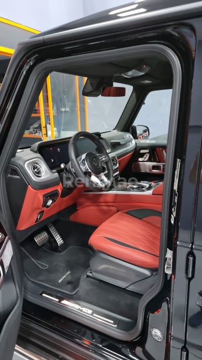 أسود Mercedes G class للإيجار في أبو ظبي 1