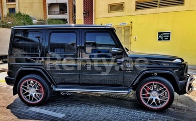 Negro Mercedes G class en alquiler en Abu-Dhabi 1