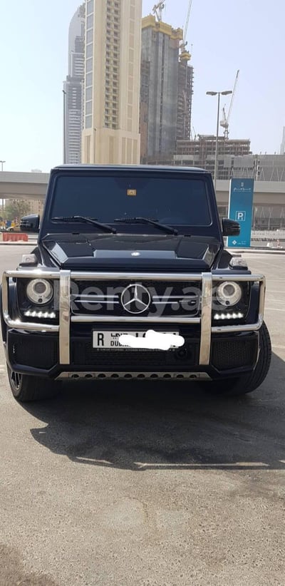 Noir Mercedes G63 en location à Abu-Dhabi 0