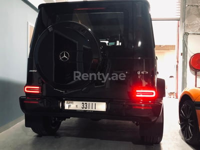 Черный Mercedes G63 AMG в аренду в Шарджа 1