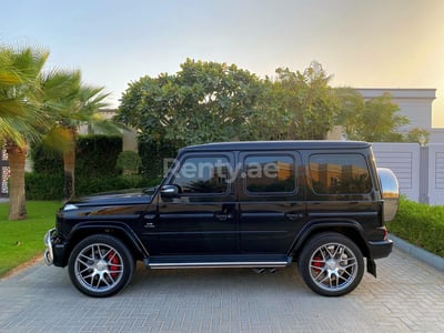 Schwarz Mercedes G63 zur Miete in Abu-Dhabi 1