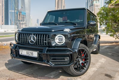 Noir Mercedes G63 en location à Abu-Dhabi 1