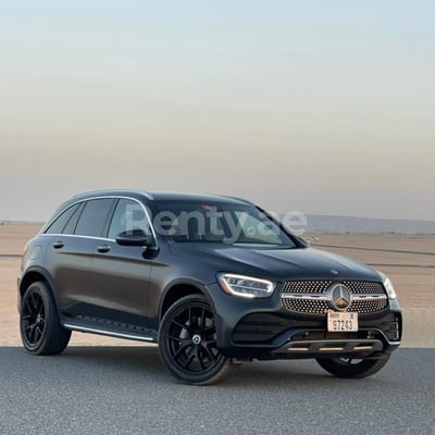 Grigio Mercedes GLC in affitto a Dubai 0