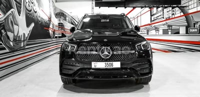 Schwarz Mercedes GLE 450 AMG zur Miete in Abu-Dhabi 0