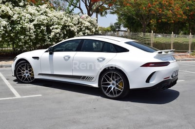 Blanc Mercedes GT 63 S 4MATIC en location à Abu-Dhabi 0