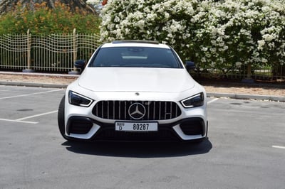 Blanco Mercedes GT 63 S 4MATIC en alquiler en Dubai 1