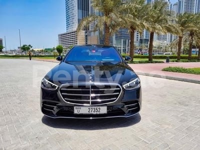 Черный Mercedes S500 в аренду в Дубай 0