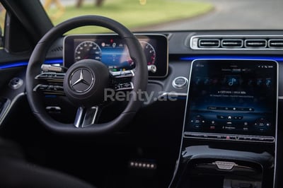 أسود Mercedes S500 Class للإيجار في دبي 1