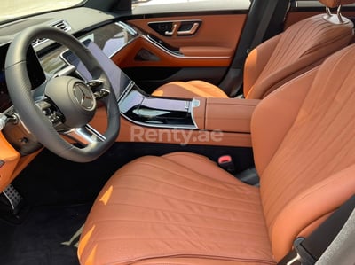 أسود Mercedes S500 Class للإيجار في دبي 0