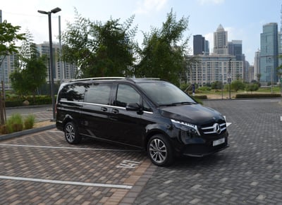 Negro Mercedes V250 en alquiler en Abu-Dhabi 1