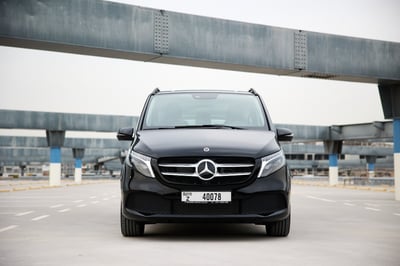 أسود Mercedes V250 للإيجار في أبو ظبي 0