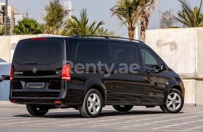 أسود Mercedes VITO للإيجار في أبو ظبي 0