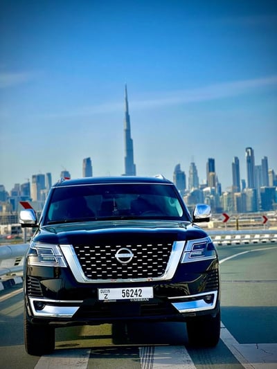 Schwarz Nissan Patrol Platinum zur Miete in Sharjah 0