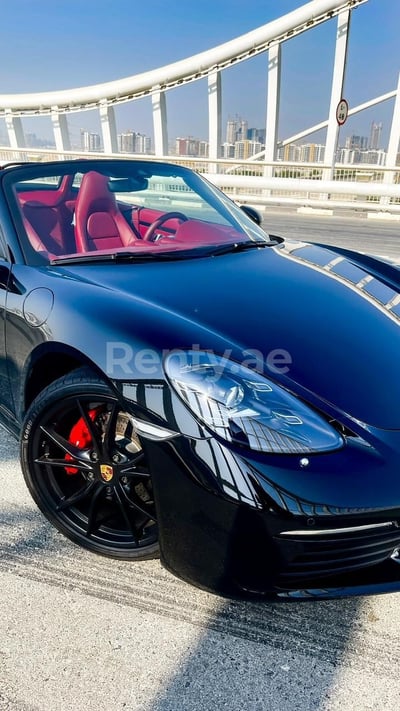 أسود Porsche Boxster للإيجار في أبو ظبي 0